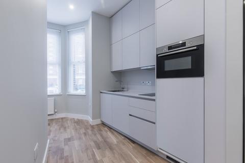 Ground floor flat to rent, Dennington Park Road