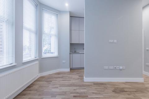 Ground floor flat to rent, Dennington Park Road
