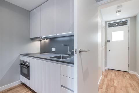 Ground floor flat to rent, Riverside Apartments