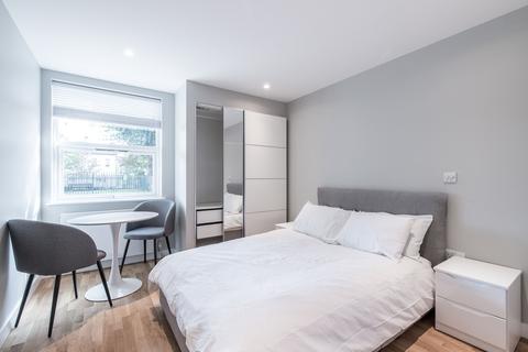 Ground floor flat to rent, Riverside Apartments