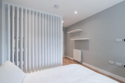 Ground floor flat to rent, Riverside Apartments