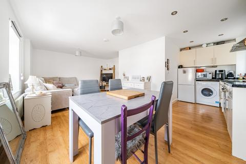 2 bedroom flat to rent, Dellsome Lane, North Mymms AL9