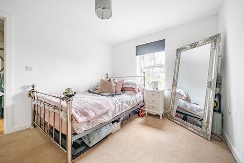 2 bedroom flat to rent, Dellsome Lane, North Mymms AL9