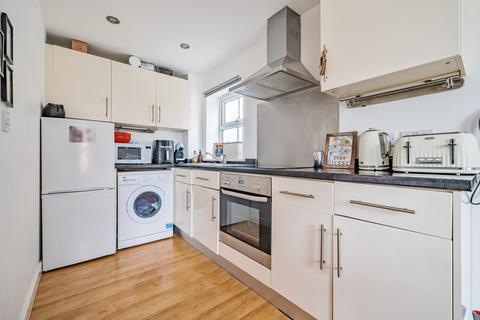 2 bedroom flat to rent, Dellsome Lane, North Mymms AL9