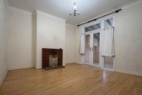 3 bedroom terraced house for sale, Clements Road, London, E6