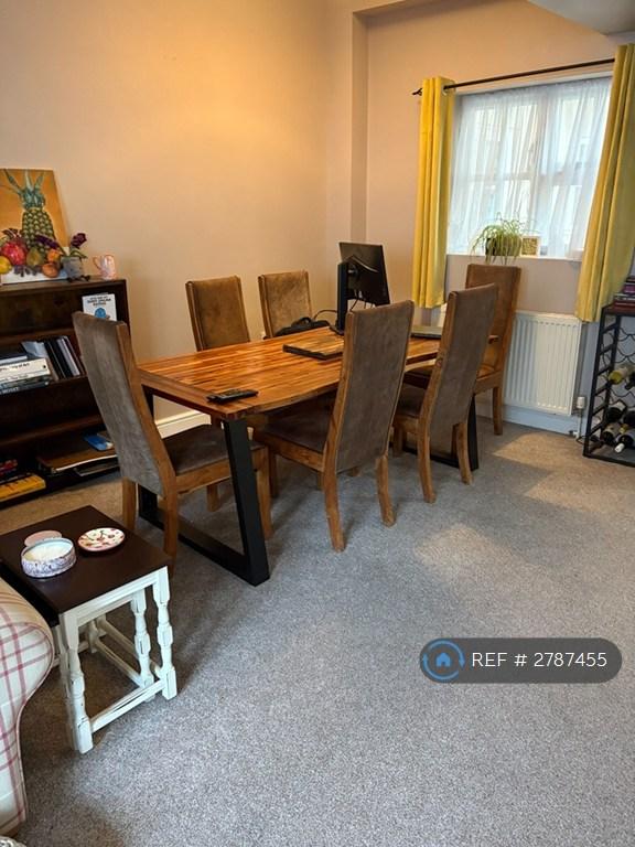 Lounge/ Dining Area