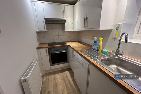 2 bedroom flat to rent, Undercliff Road, Boscombe, BH5
