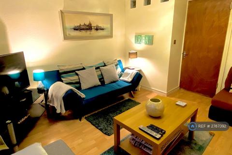 1 bedroom in a house share to rent, Portmeadow Walk, London, SE2