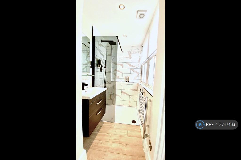 Ensuite Master Bedroom