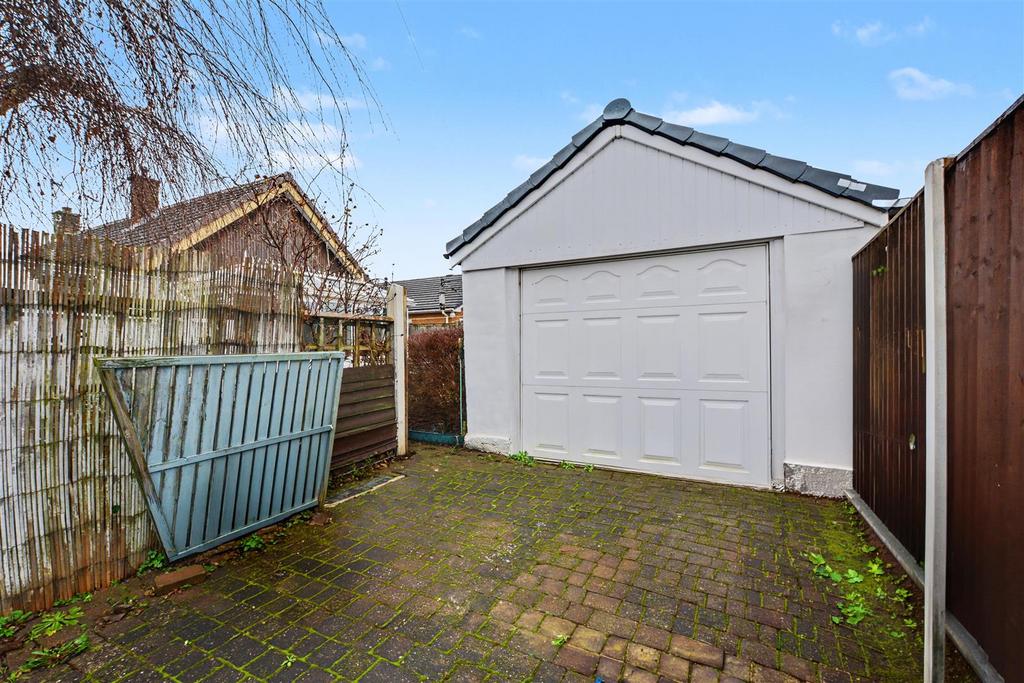 Garage/Workshop