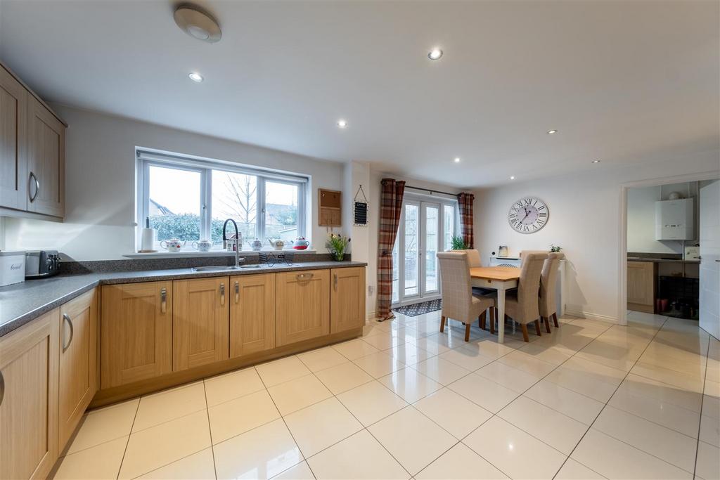 17 Kensington Crescent-003.jpg