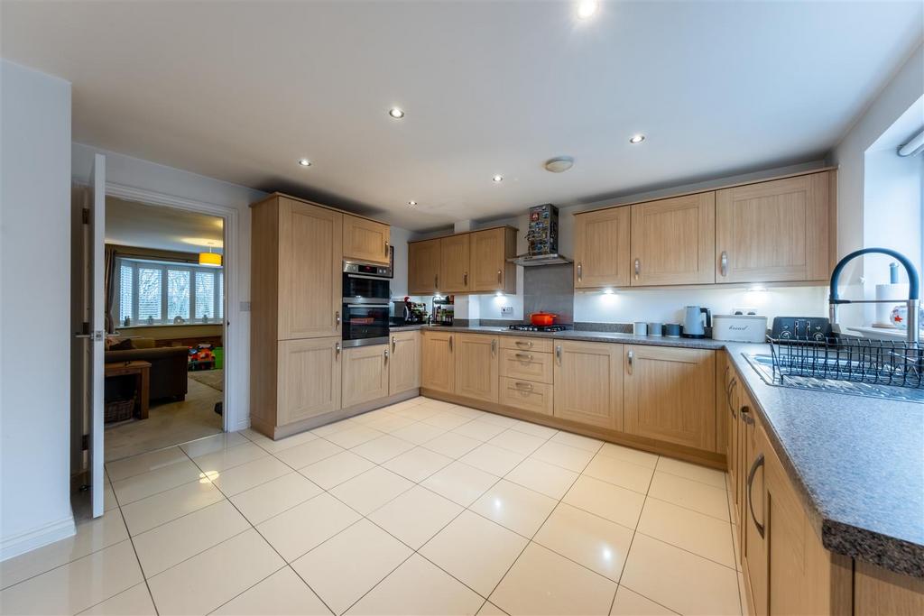 17 Kensington Crescent-005.jpg