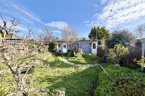 2 bedroom detached bungalow for sale, Canberra Road, Christchurch BH23