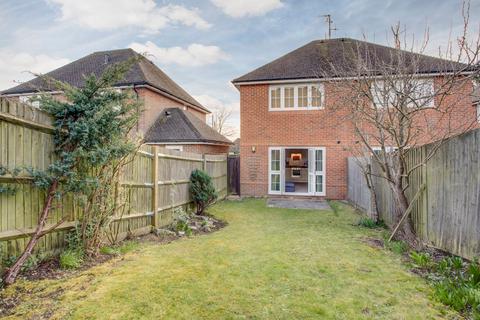 1 bedroom ground floor flat for sale, Groves Way, Chesham, HP5