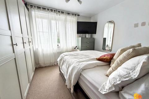 1 bedroom ground floor flat for sale, Groves Way, Chesham, HP5