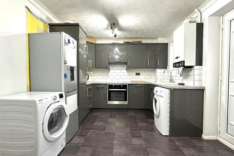 3 bedroom end of terrace house for sale, Cardinal Hinsley Close, Newark