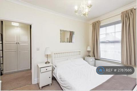 3 bedroom semi-detached house to rent, Hawks Road, Kingston Upon Thames, KT1