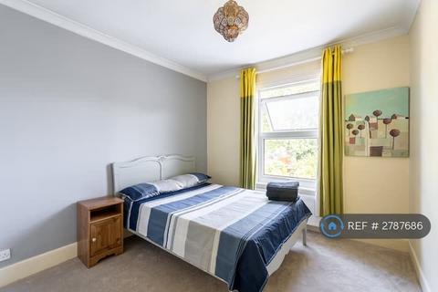 3 bedroom semi-detached house to rent, Hawks Road, Kingston Upon Thames, KT1