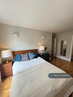 2 bedroom flat to rent, Grove Court, London, SE15