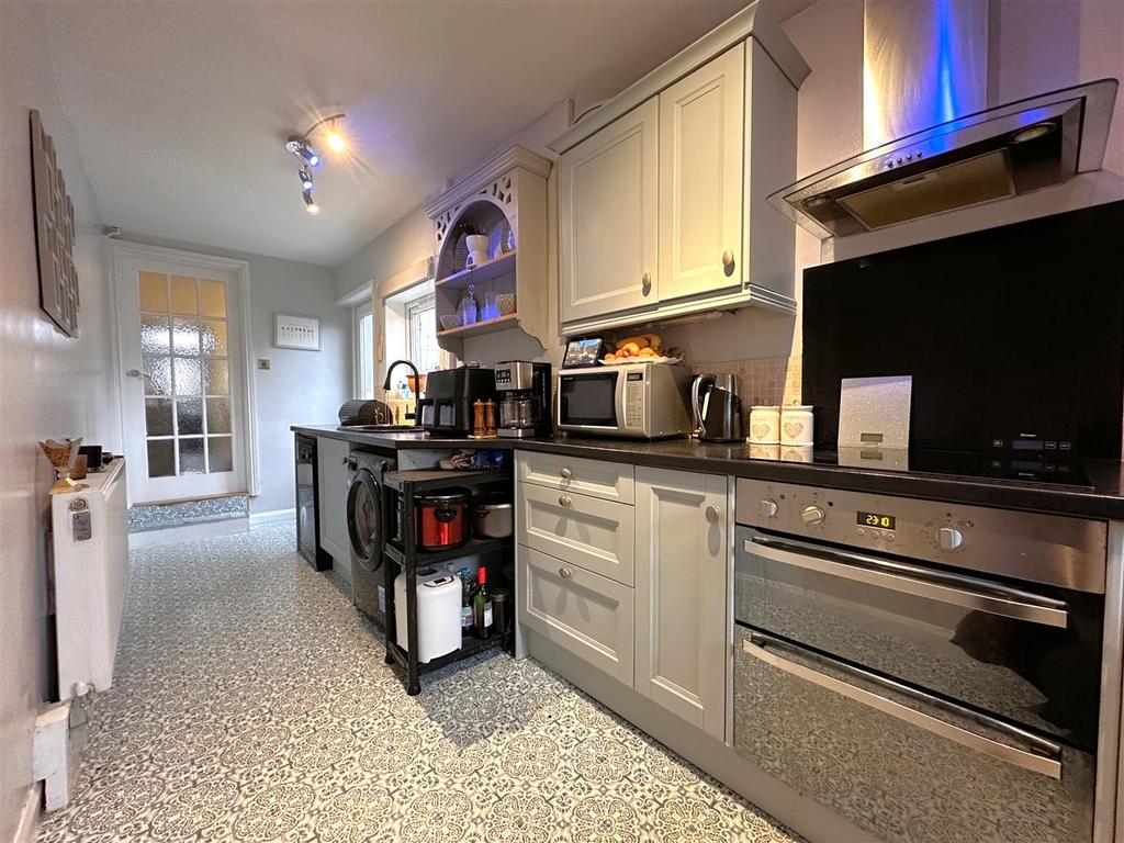 Spacious Kitchen 567