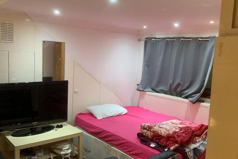 1 bedroom in a house share to rent, Martindale Road, Hounslow TW4