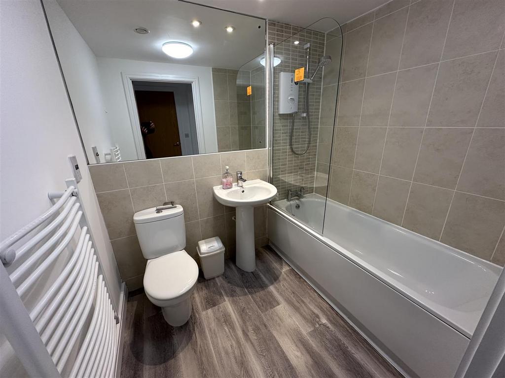 24 w bathroom.jpg