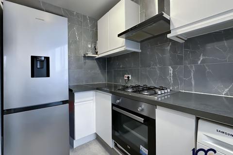 2 bedroom terraced house for sale, Foxglove Road, Romford