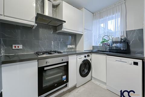 2 bedroom terraced house for sale, Foxglove Road, Romford