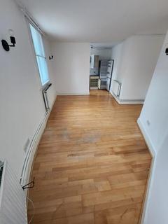 2 bedroom flat to rent, Southwark Street, London SE1