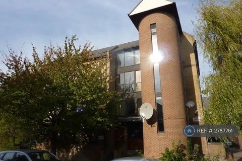 2 bedroom flat to rent, Watersmeet Way, London, SE28