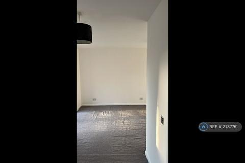 2 bedroom flat to rent, Watersmeet Way, London, SE28