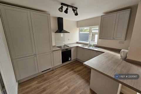3 bedroom semi-detached house to rent, Birches Road, Wolverhampton, WV8