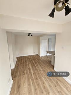 3 bedroom semi-detached house to rent, Birches Road, Wolverhampton, WV8