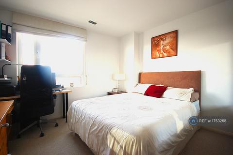 undefined, Limeharbour, London, E14