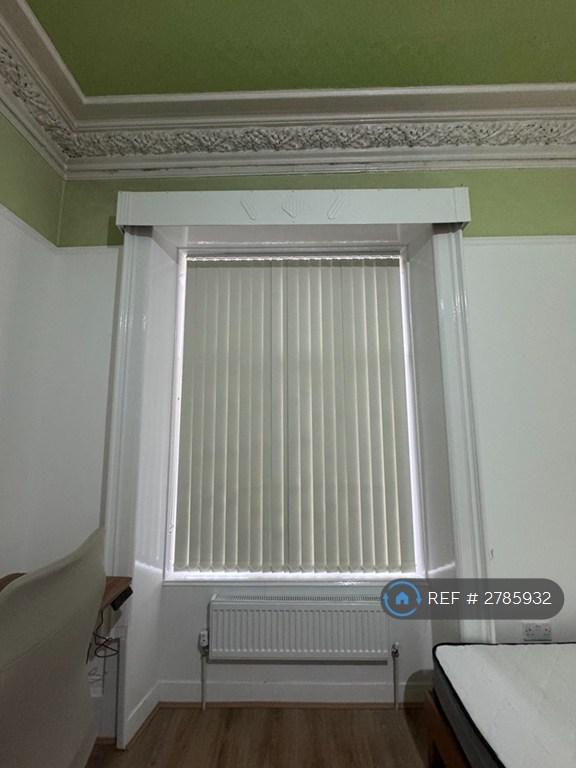 Big Double Glazed Windows Overlooking Back Garden