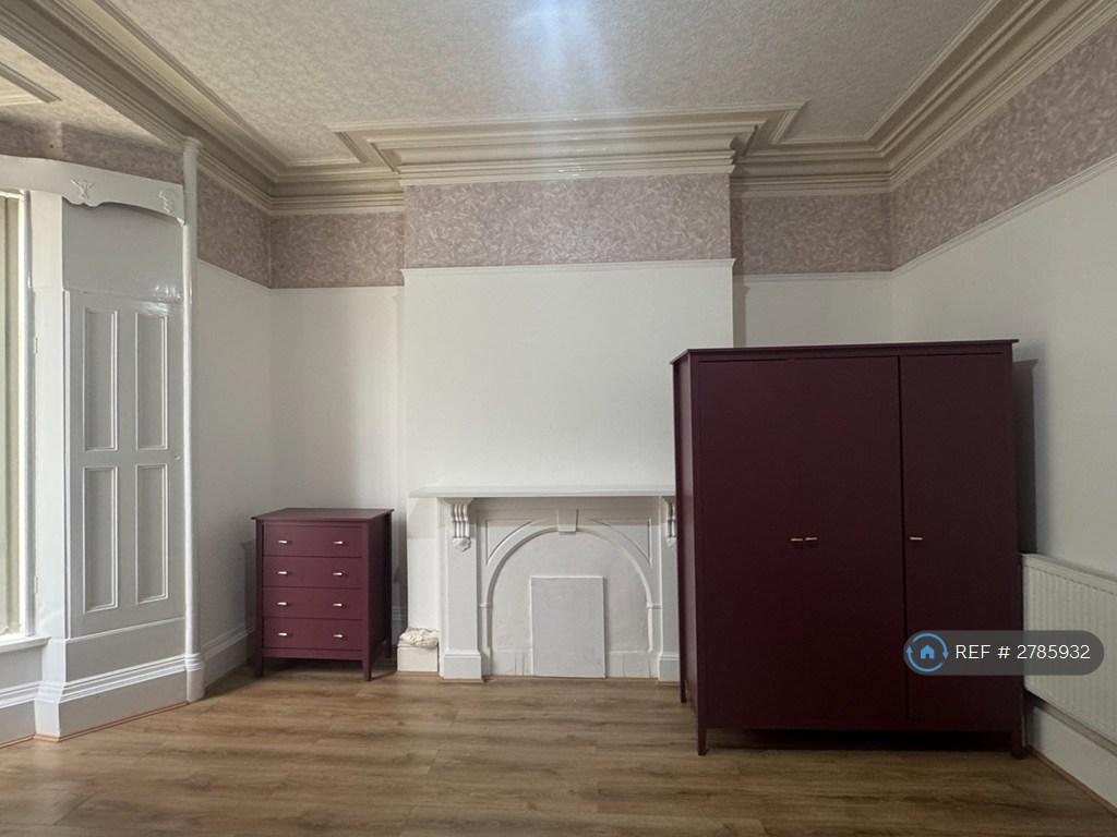 Large Spacious Double Bedroom