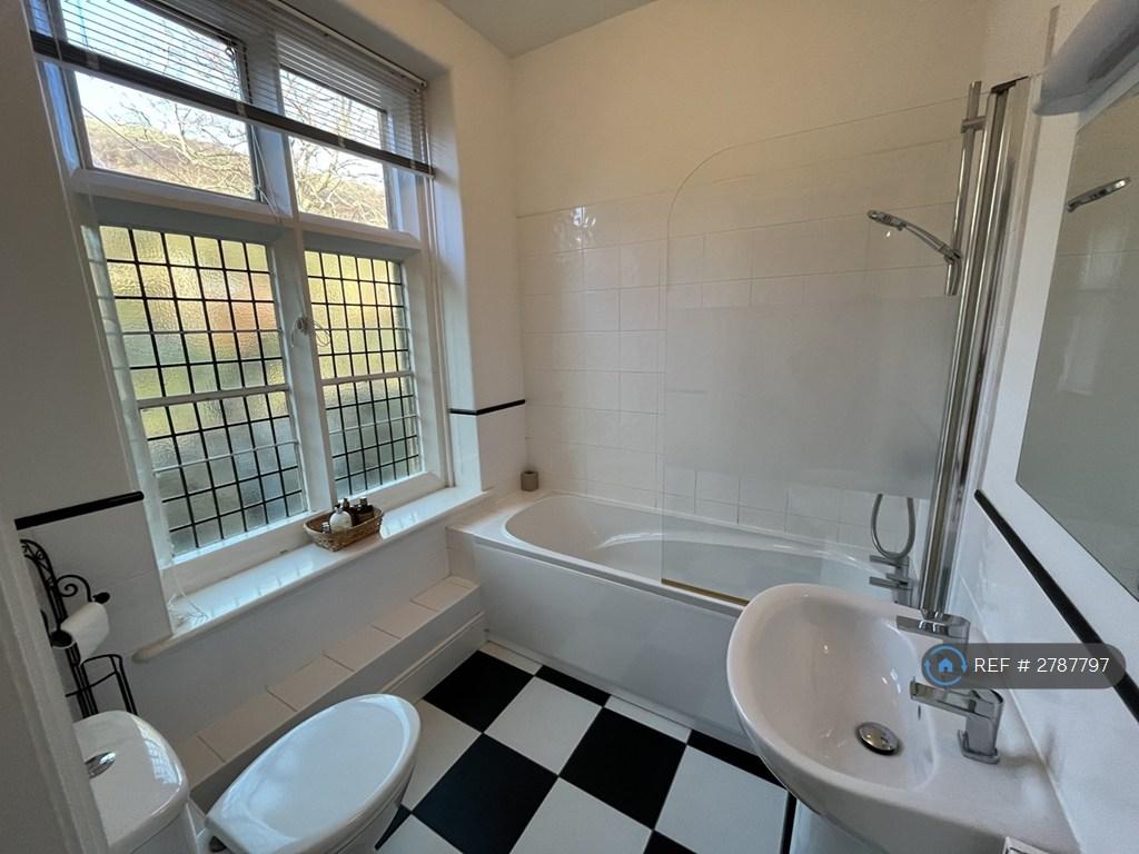 Master Bedroom En Suite