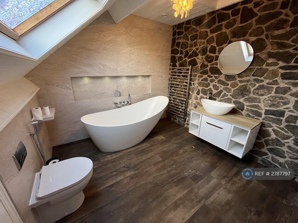 Bathroom Shared By Bedrooms 7&amp;8
