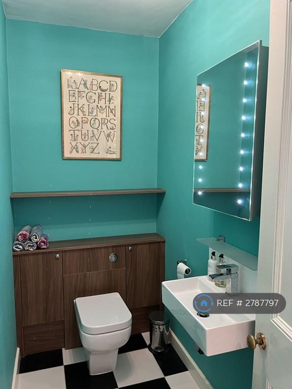 Ground Floor Cloak Room
