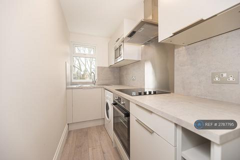 Studio to rent, South Norwood, South Norwood, SE25