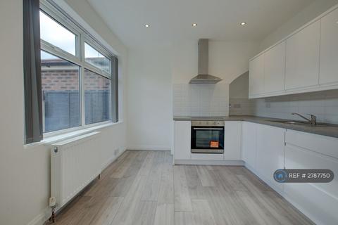 3 bedroom terraced house to rent, St. Davids Road, Cheadle, SK8