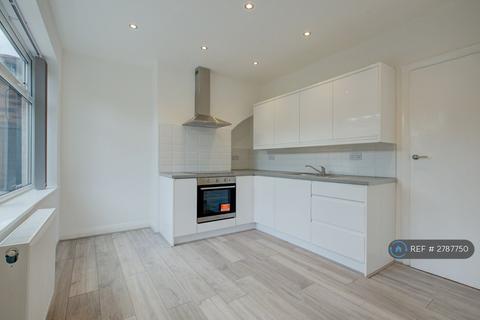 3 bedroom terraced house to rent, St. Davids Road, Cheadle, SK8