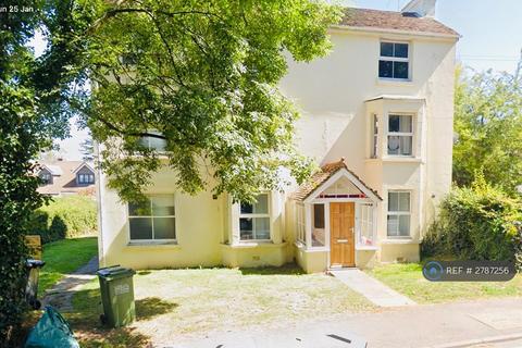 2 bedroom flat to rent, Hastings Road, Battle, TN33