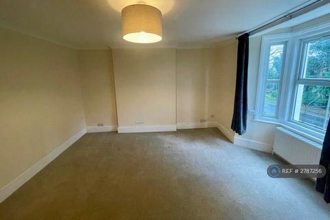 2 bedroom flat to rent, Hastings Road, Battle, TN33