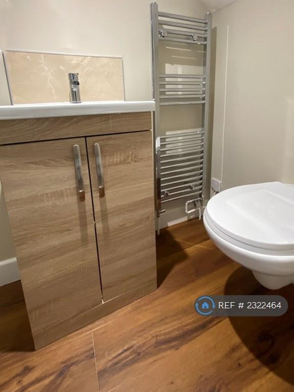2nd Floor Ensuite Bathroom