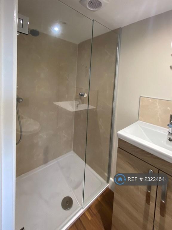 2nd Floor Ensuite Bathroom