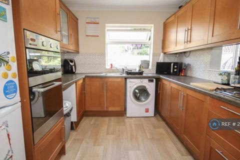 3 bedroom terraced house to rent, Longridge, Sittingbourne, ME10