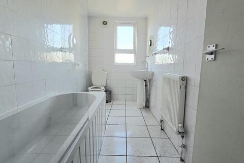 2 bedroom flat to rent, Barking Road, London, E13