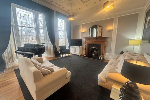 2 bedroom apartment to rent, First Floor Flat, 5 Beaconsfield Road, Glasgow, G12 0PJ