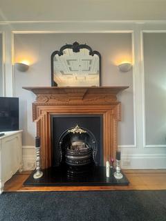 2 bedroom apartment to rent, First Floor Flat, 5 Beaconsfield Road, Glasgow, G12 0PJ